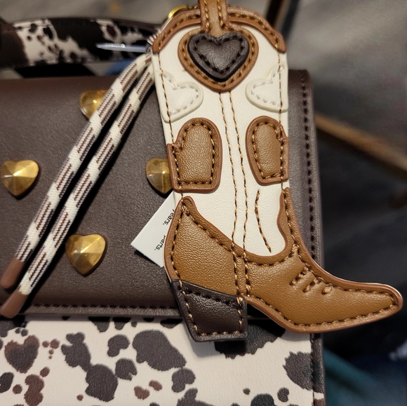 Betsy Johnson NwT Stylish Black and Gold Women's Bag - Picture 4 of 8